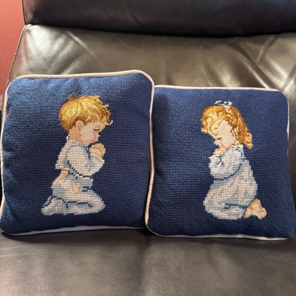 Pair of little vintage pillows cross stitch and velvet - Picture 1 of 5